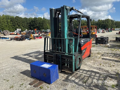 Linde 9975 lb Electric Forklift