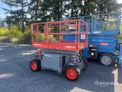 2017 Skyjack SJ6832 RT Dual Fuel Scissor Lift