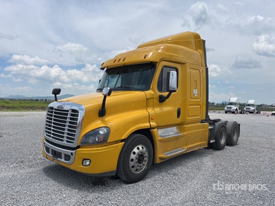 2016 Freightliner Cascadia 125 6x4 T/A Sleeper Truck Tractor