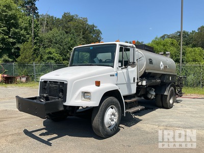 1999 Etnyre CT-1040 2000 gal on 1999 Freightliner FL 70 4x2 شاحنة توزيع أسفلت