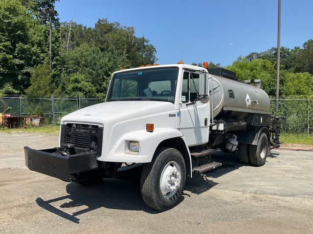 1999 Etnyre CT-1040 2000 gal on 1999 Freightliner FL 70 4x2 Asphalt Distributor Truck