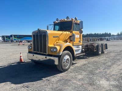 1982 Kenworth W900 6x4 を見 Cab and Chassis