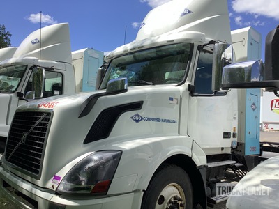 2015 Volvo VNL CNG 4x2 Day Cab Truck Tractor