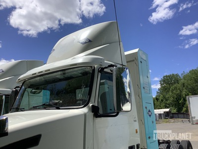 2015 Volvo VNL CNG 6x4 Day Cab Truck Tractor (Inoperable)