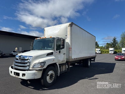 2015 Hino 268 4x2 Camion fourgon