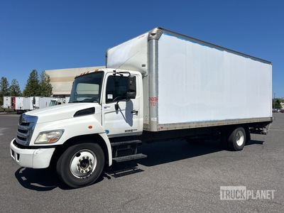 2013 Hino 268 4x2 Furgoneta caja cerrada
