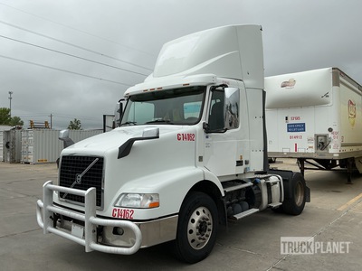 2013 Volvo VNM42T 4x2 Day Cab Truck Tractor