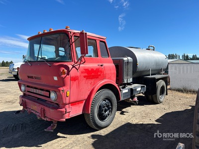 1977 GMC C50 4x2 散水車