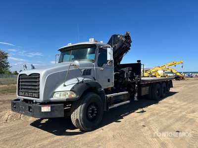 2007 Hiab 2886070 Knuckle Boom on 2008 Mack GU813 4-Achs Kipper-Lkw