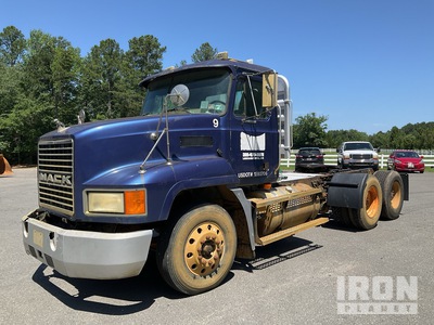 2002 Mack CH613 6x4 تراكتور شاحنة نهارية (ثنائية المحور)