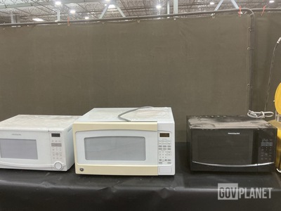 (48) Assorted Microwaves