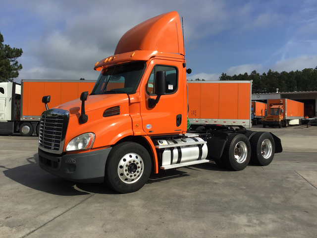 2012 Freightliner Cascadia 113 T/A Day Cab Truck Tractor 2012 Freightliner Cascadia 113 T/A Day Cab Truck Tractor