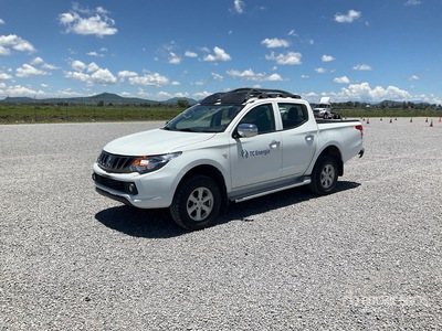 2017 Mitsubishi L200 4x4 Crew Cab Camioneta / Pickup