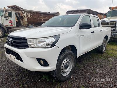 Crew Cab Camioneta (INOPERABLE) / Pickup (Inoperable)