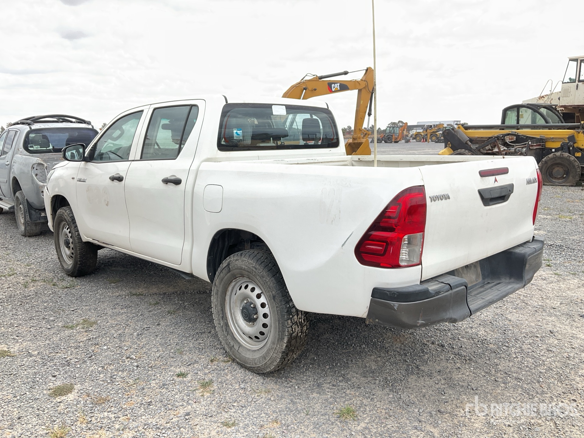 Crew Cab Camioneta (INOPERABLE) / Pickup (Inoperable)
