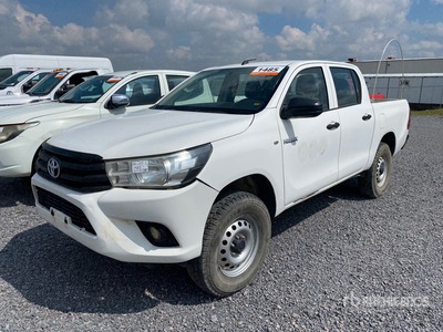 Crew Cab Camioneta (SOLO PARTES) / Parts Only Pick Up (Inoperable)