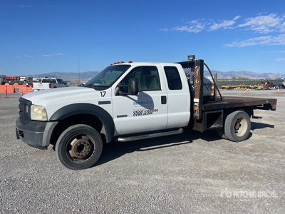 2007 Ford F-450 XL 4x2 Extended Cab Flatbed Truck