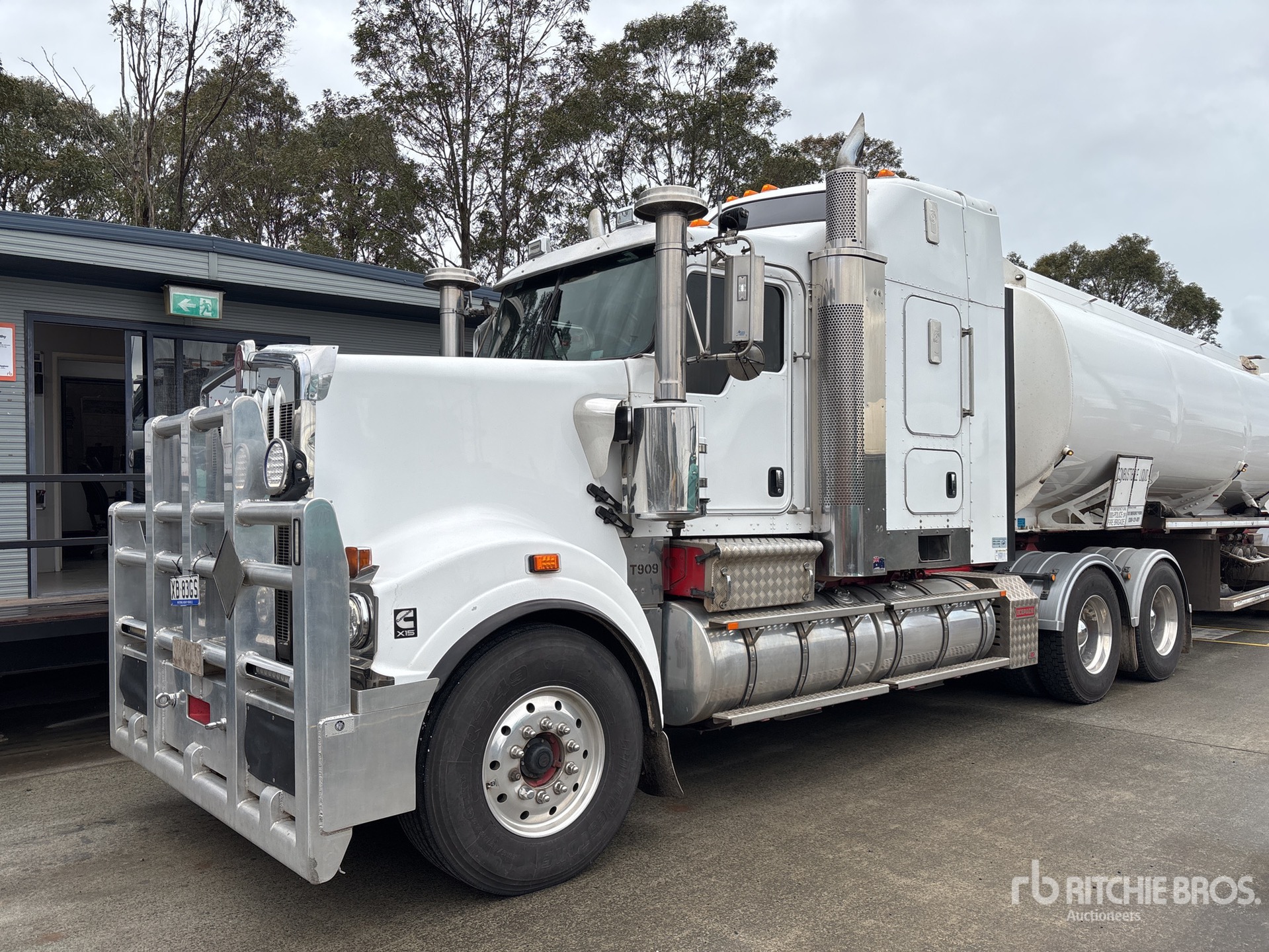 2019 Kenworth T909 6x4 T/A Sleeper Truck Tractor