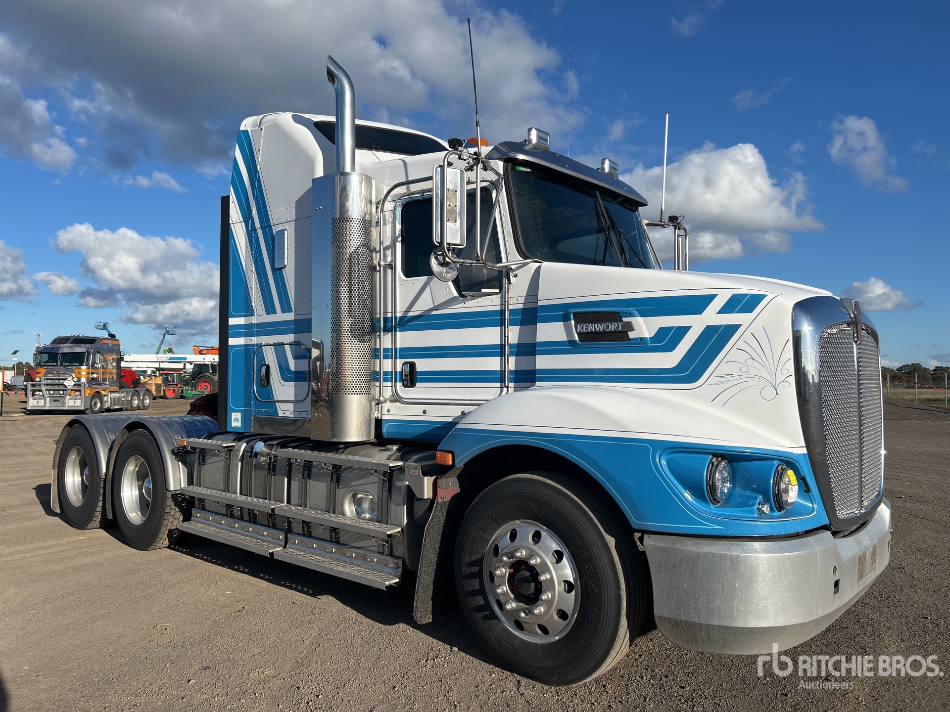 2013 Kenworth T409 6x4 トラックトラクター（T/A）