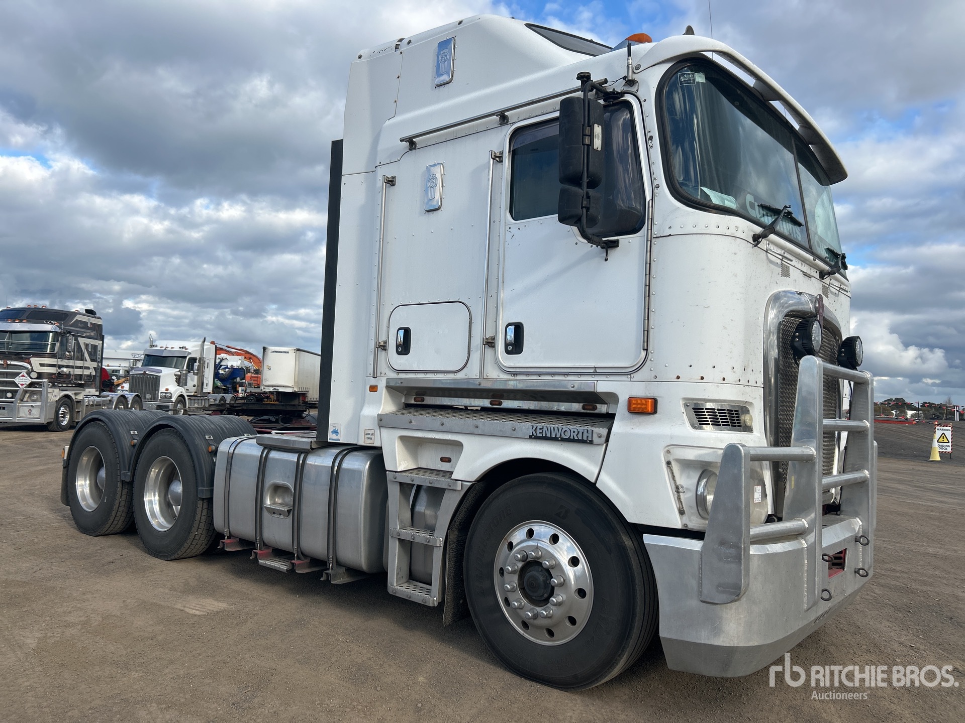 2013 Kenworth K200 Aerodyne 6x4 T/A Sleeper Truck Tractor