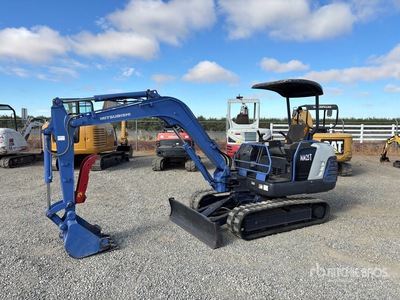 2000 Mitsubishi MM25T Mini Excavadora