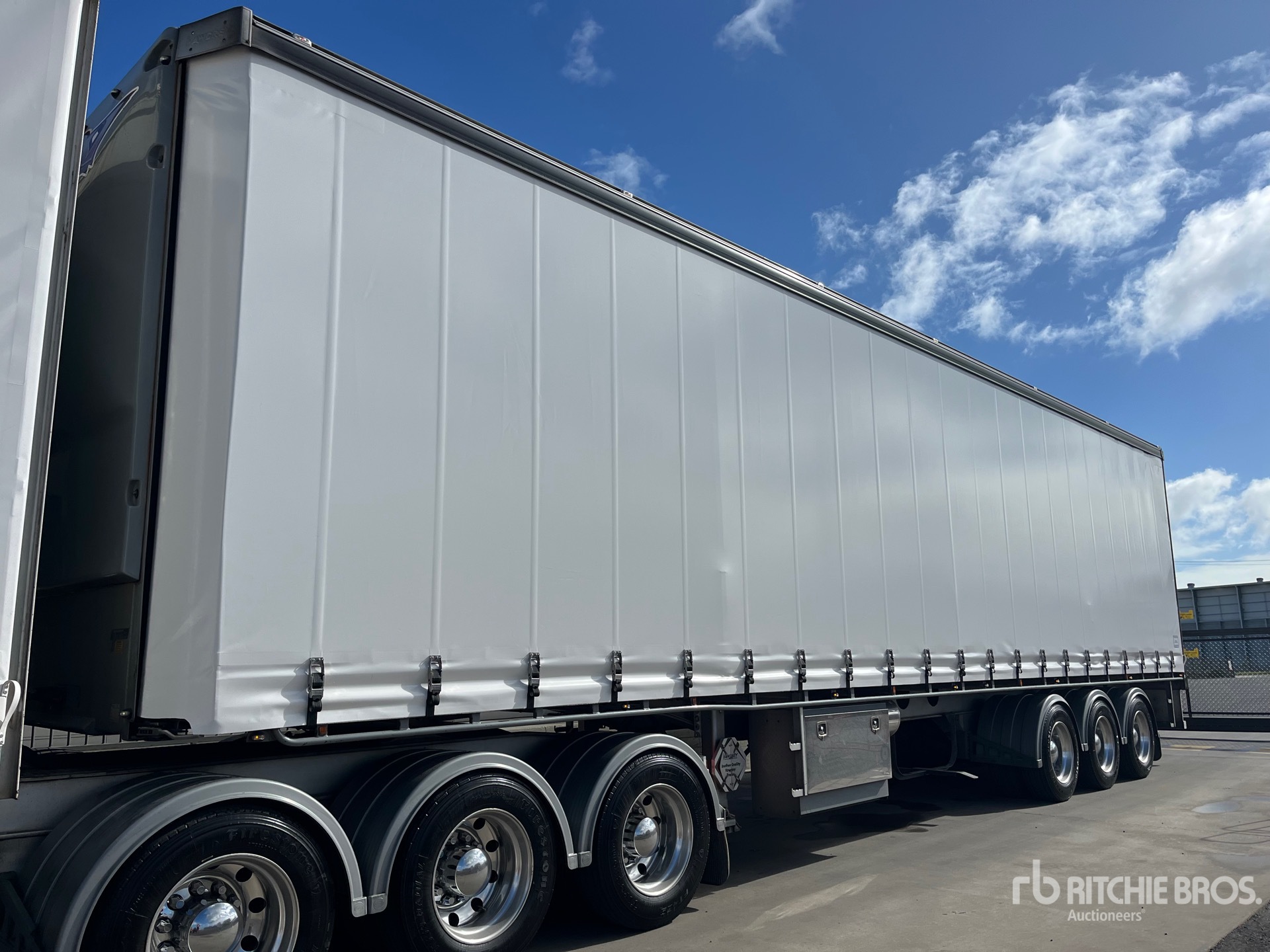 2018 Vawdrey 13 m Tri/A Remolque con Lona