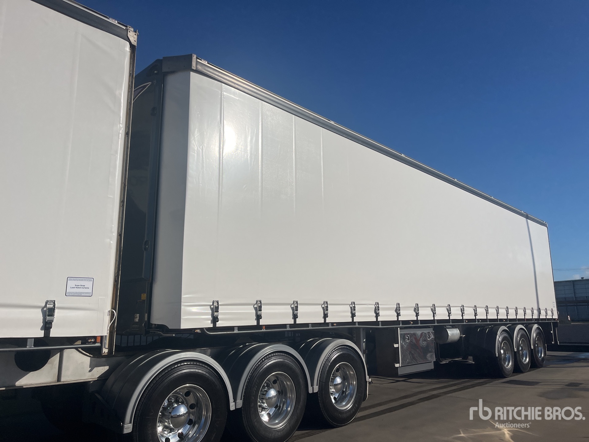 2018 Vawdrey Tri/A Curtain Side Trailer