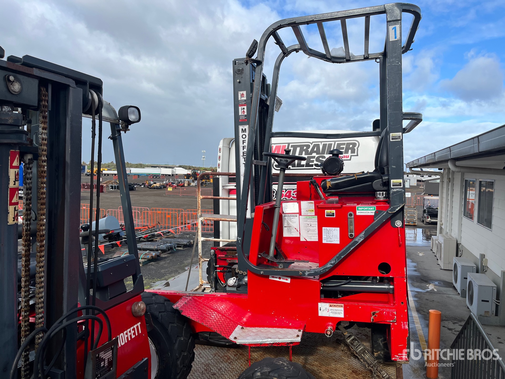 2003 Moffett M2403W Chariot Élévateur