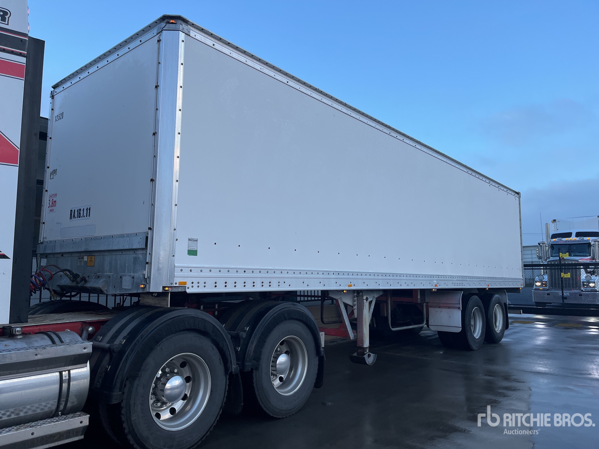 2000 MaxiTrans 10 m T/A Remolque de furgoneta