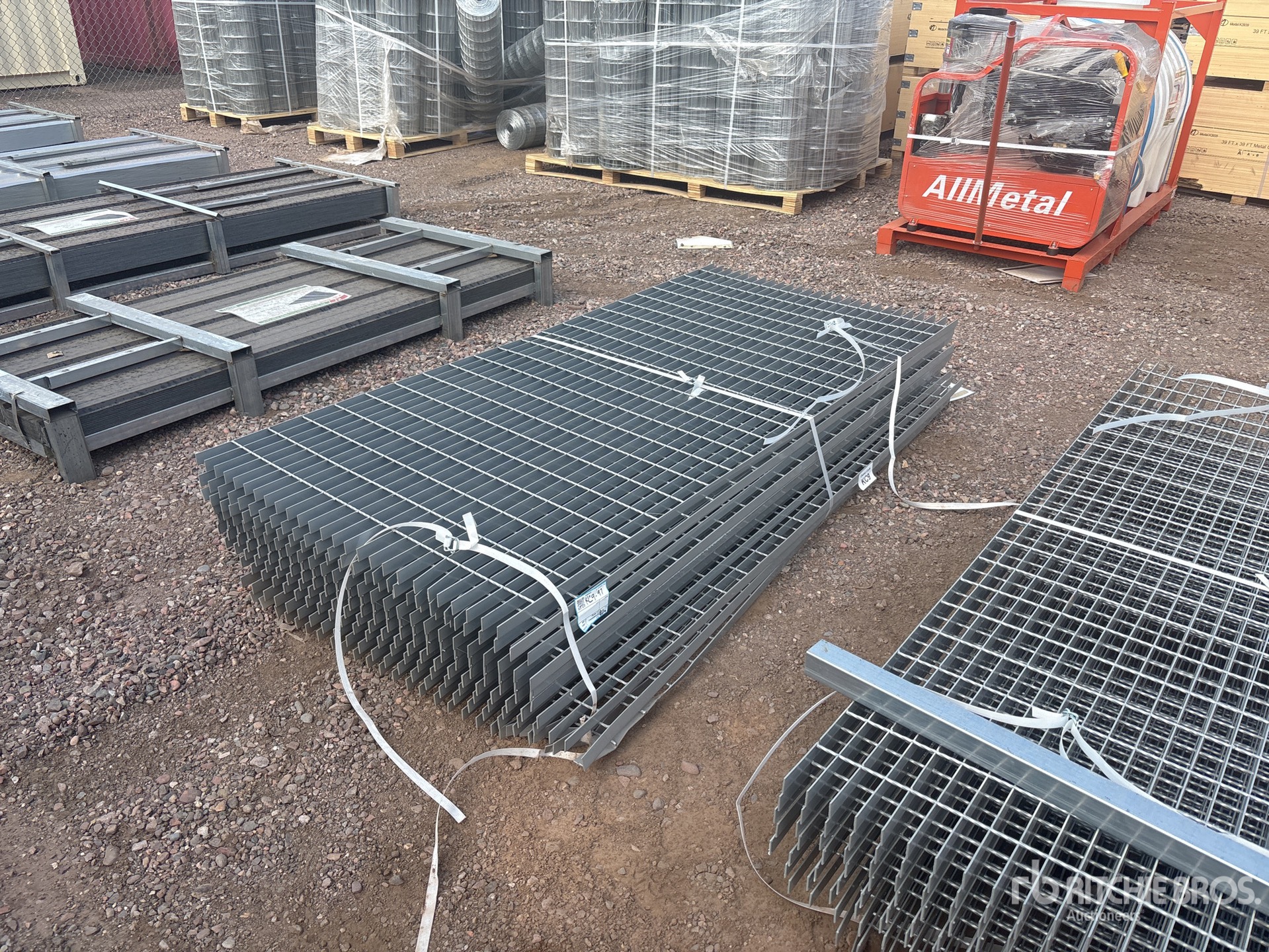 Quantity of (10) 2025 KJ K0703 7 ft x 3 ft Steel Grating Varios otros (Unused)