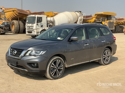 2020 Nissan Pathfinder 4WD Hybrid  سيارة رياضية متعددة الاستخدامات