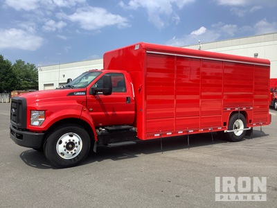 2021 Ford F-650 4x2 10 Bay Camión de bebidas