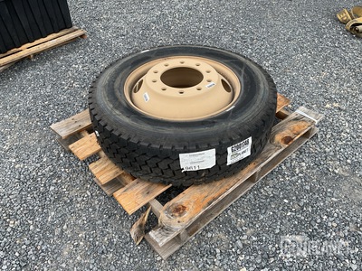 Michelin 275/70R22.5 Tire w/Wheel