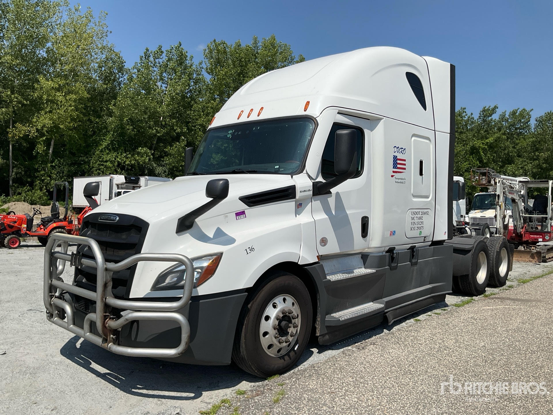 2020 Freightliner Cascadia 126 6x4 T/A Sleeper Truck Tractor