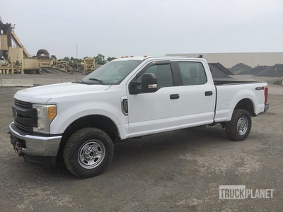 2017 Ford F-250 XL 4x4 Crew Cab بيك اب