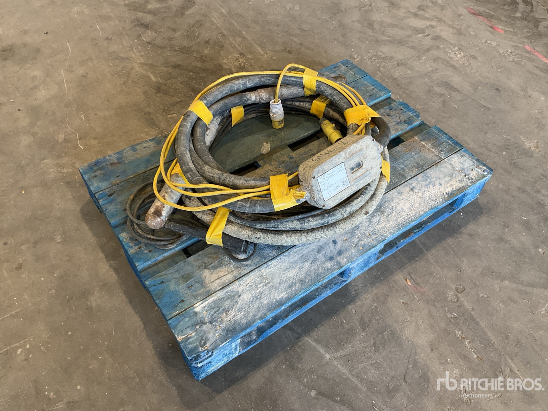 Quantity of (2) Fairport Electric 110V Vibrateur à béton