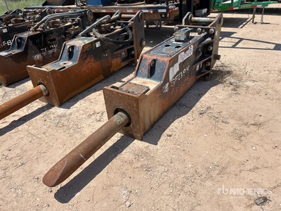 Quantity of (2) Paladin SFB8K Hydraulische Brechmaschine (Inoperable)