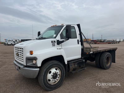 2005 GM C7500 4x2 Flatbed Truck