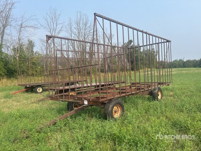 T/A 16 ft Thrower Bale Wagon