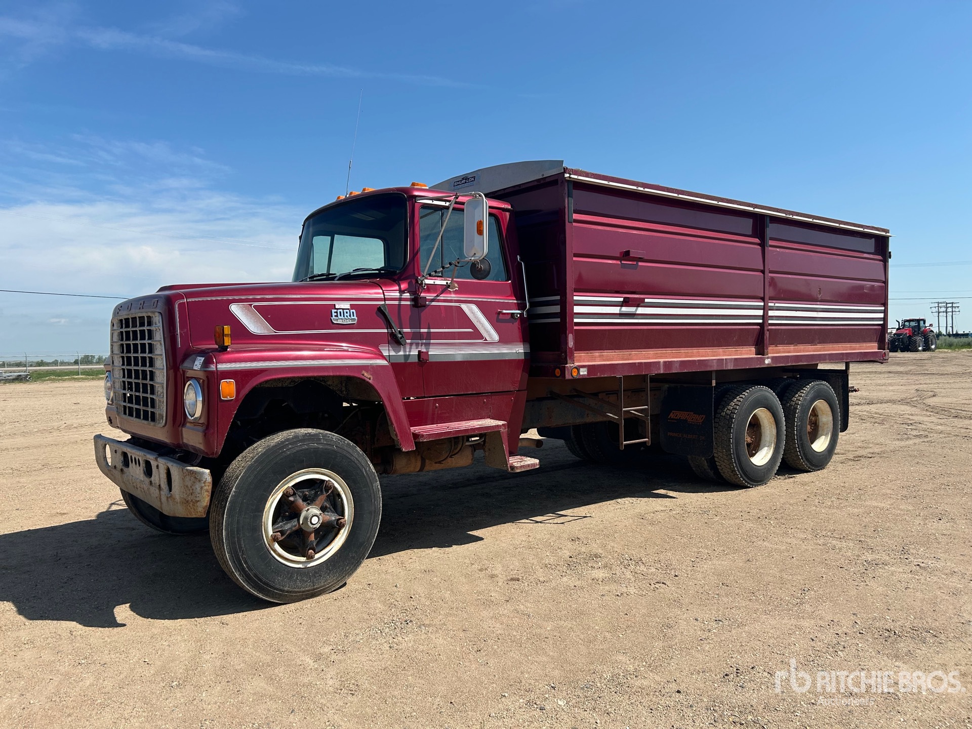 1981 Ford LT800 Grain Truck