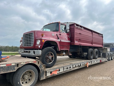 1981 Ford LT800 Grain Truck