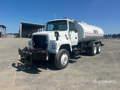 1994 Ford LNT9000 6x4 Camion à eau