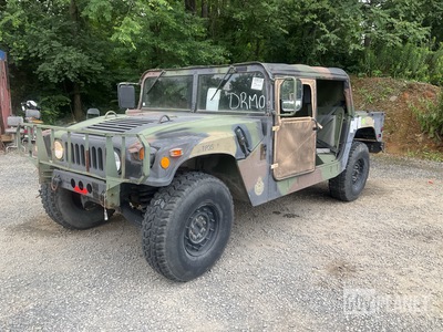 1993 AM General M1097R1 HMMWV 4 Door Soft Top w/Truck Body