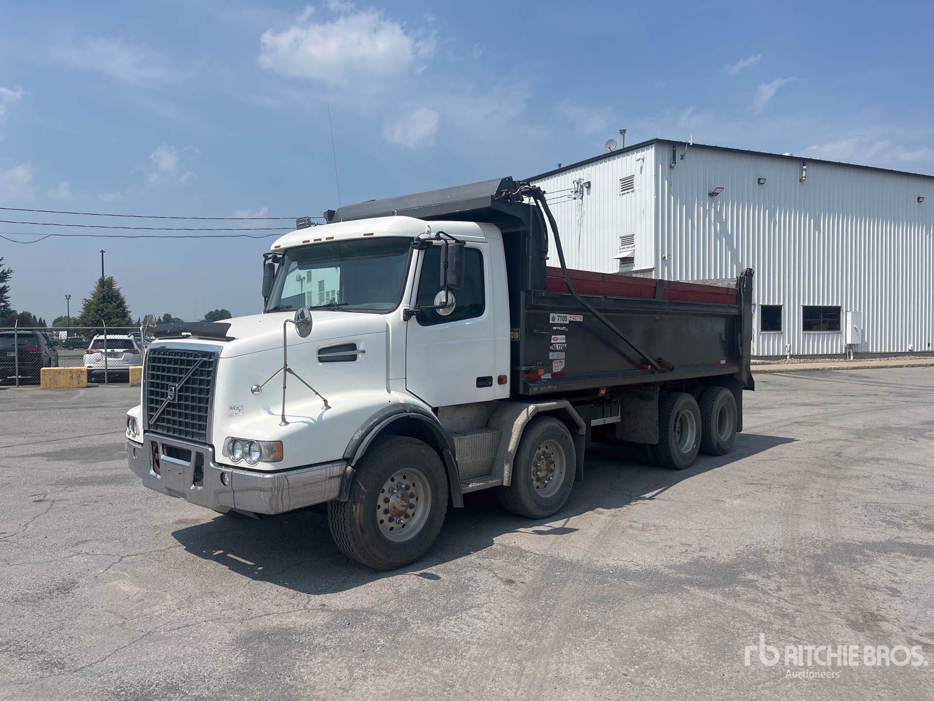 2007 Volvo VHD 8x4 Twin-Steer T/A Camión dumper