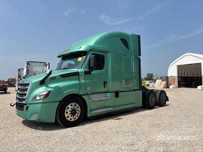 2019 Freightliner Cascadia 126 6x4 T/A Sleeper Truck Tractor