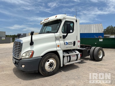 2013 Freightliner Cascadia 4x2 تراكتور شاحنة (أحادي المحور)
