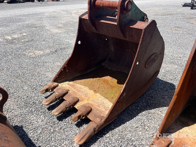 Geith 48 in Digging Excavator Bucket | Ritchie Bros. Auctioneers