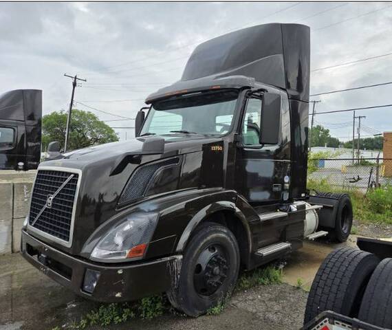 2015 Volvo VNL S/A Day Cab Truck Tractor