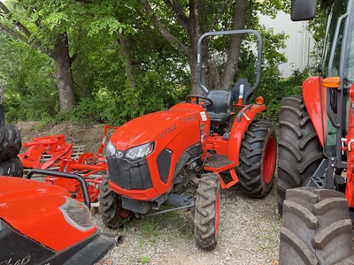 Kubota L3302DT 4WD Utility Tractor (Inoperable)