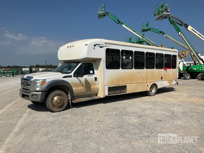 2018 Ford F-550 4x2 32-Seat Bus
